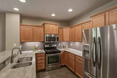 Kitchen - 19689 Harvard Pl, Bend, OR 97702 photo 4 of 6