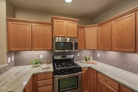 Kitchen - 19689 Harvard Pl, Bend, OR 97702 photo 5 of 6