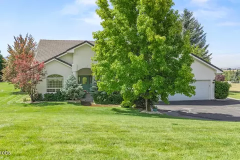 9456 Greenbrier Dr, Klamath Falls, OR 97603