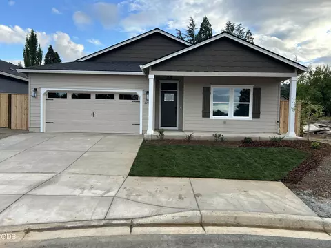 2235 Piazza Dr, Medford, OR 97501