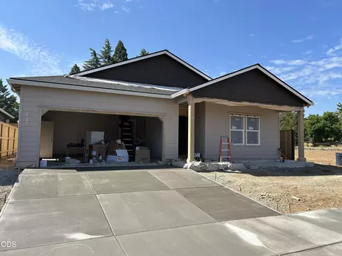 2235 Piazza Dr, Medford, OR 97501