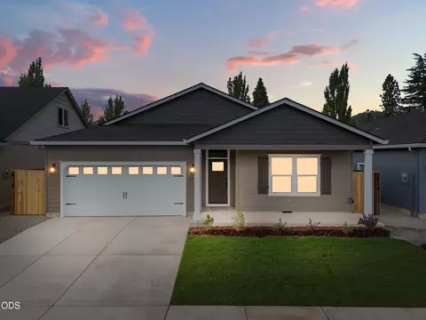 2235 Piazza Dr, Medford, OR 97501