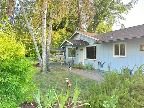 62 S Modoc Ave, Medford, OR 97504