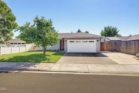 2558 Alma Dr, Medford, OR 97504