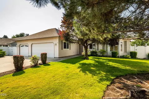 3916 SW Sam Snead Ct, Redmond, OR 97756