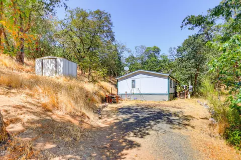 887 Three Pines Rd, Grants Pass, OR 97526