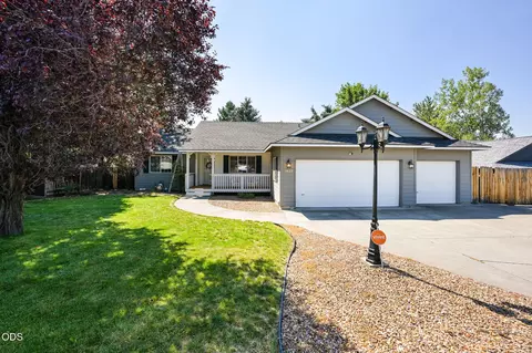 1622 NW Spruce Ave, Redmond, OR 97756