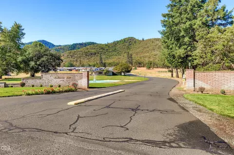 8401 Old Stage Rd #70, Central Point, OR 97502 photo 22