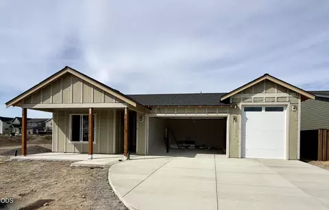 2051 SW 42nd St #LOT 7, Redmond, OR 97756