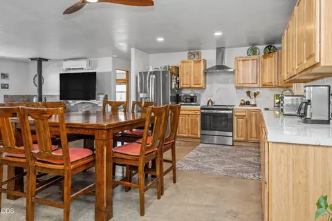Dining - 34225 Deerpath Ct, Chiloquin, OR 97624 photo 1 of 2