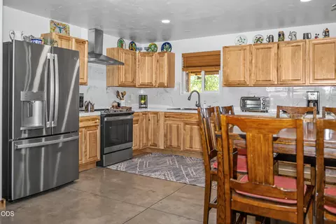 Kitchen - 34225 Deerpath Ct, Chiloquin, OR 97624 photo 1 of 3