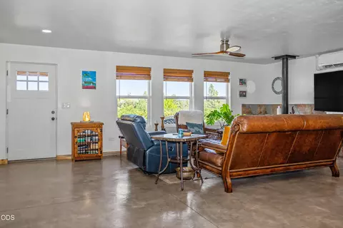 Living - 34225 Deerpath Ct, Chiloquin, OR 97624 photo 1 of 4