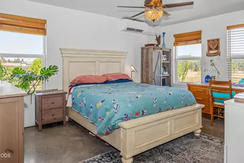 Bedroom - 34225 Deerpath Ct, Chiloquin, OR 97624 photo 1 of 7