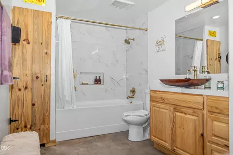 Bath - 34225 Deerpath Ct, Chiloquin, OR 97624 photo 1 of 6