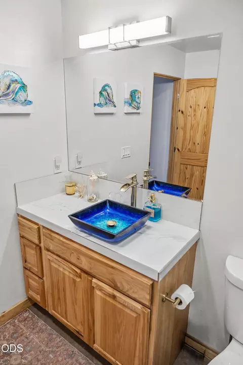 Bath - 34225 Deerpath Ct, Chiloquin, OR 97624 photo 6 of 6