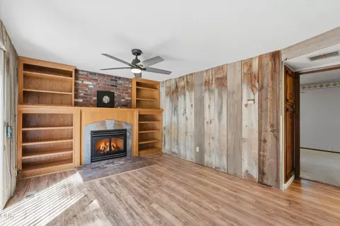 Living - 19684 Nugget Ave, Bend, OR 97702 photo 2 of 5