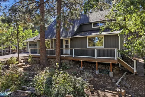 Exterior - 19684 Nugget Ave, Bend, OR 97702 photo 4 of 12