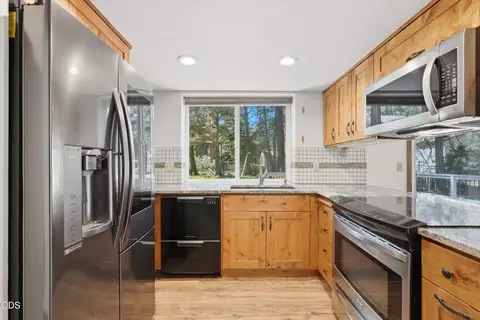 Kitchen - 19684 Nugget Ave, Bend, OR 97702 photo 1 of 2