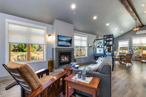 Living - 780 W View Loop, Sisters, OR 97759 photo 1 of 1
