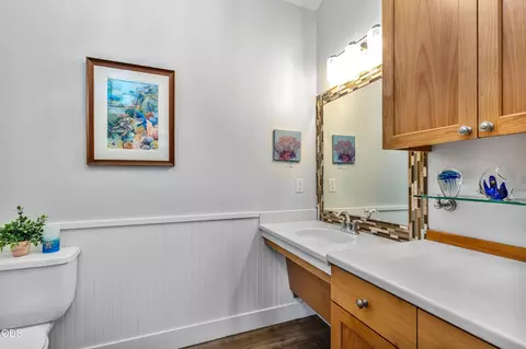 Bath - 780 W View Loop, Sisters, OR 97759 photo 1 of 2