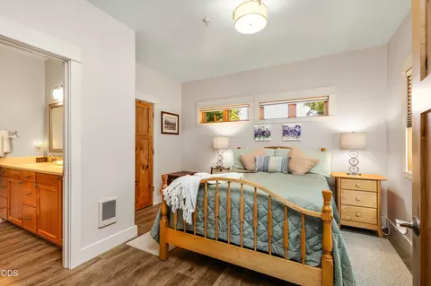 Bedroom - 780 W View Loop, Sisters, OR 97759 photo 1 of 2