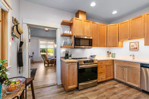 Kitchen - 780 W View Loop, Sisters, OR 97759 photo 1 of 2
