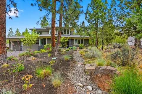 2966 NW Meldrum Ct, Bend, OR 97703