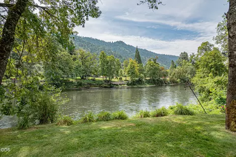 5605 Foothill Blvd, Rogue River, OR 97537