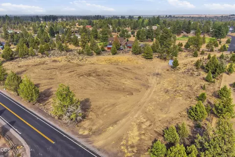 22018 Quebec Ct, Bend, OR 97702 photo 2