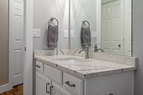 Bath - 17476 Rail Dr, Bend, OR 97707 photo 3 of 3