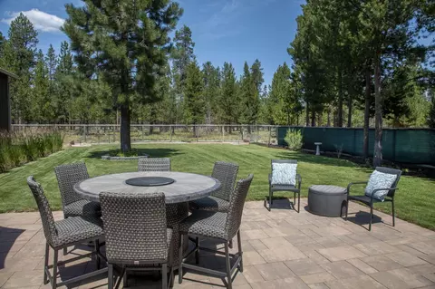 Exterior - 17476 Rail Dr, Bend, OR 97707 photo 6 of 7