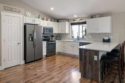 Kitchen - 17476 Rail Dr, Bend, OR 97707 photo 2 of 4