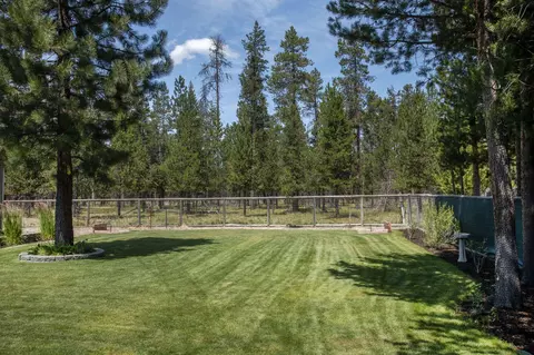 Exterior - 17476 Rail Dr, Bend, OR 97707 photo 7 of 7