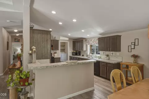 Kitchen - 51646 Pine Loop Dr, La Pine, OR 97739 photo 1 of 5