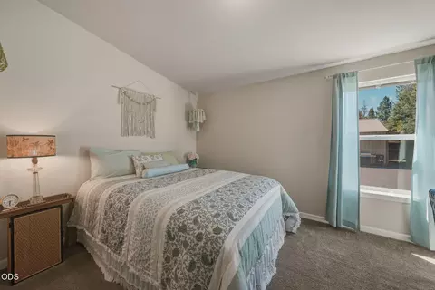 Bedroom - 51646 Pine Loop Dr, La Pine, OR 97739 photo 1 of 5