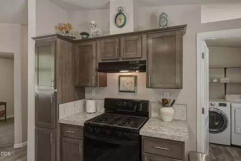 Kitchen - 51646 Pine Loop Dr, La Pine, OR 97739 photo 5 of 5