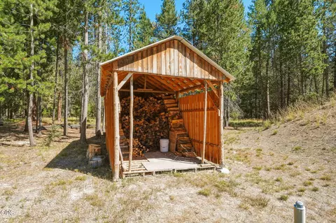 Exterior - 51646 Pine Loop Dr, La Pine, OR 97739 photo 11 of 13