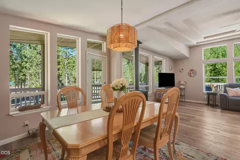 Dining - 51646 Pine Loop Dr, La Pine, OR 97739 photo 2 of 2