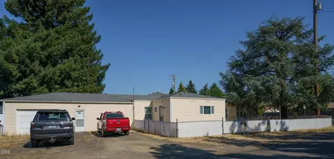 416 W Stewart Ave, Medford, OR 97501