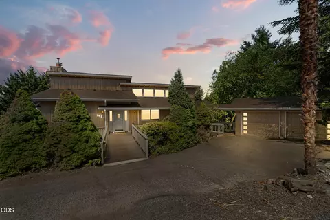 1459 Highcrest Dr, Medford, OR 97504