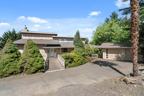 1459 Highcrest Dr, Medford, OR 97504