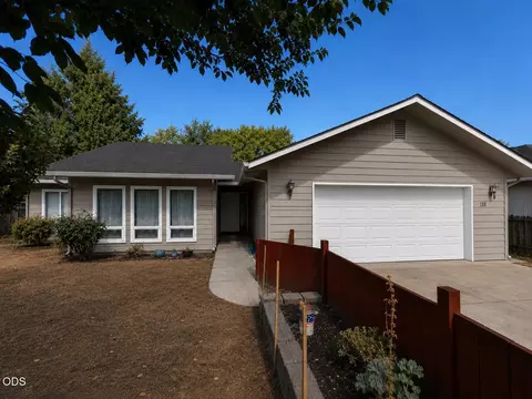 128 Fawn Cir, Shady Cove, OR 97539