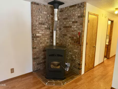 Living - 50842 Deer Forest Dr, La Pine, OR 97739 photo 4 of 4