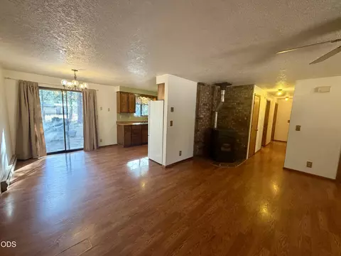 Living - 50842 Deer Forest Dr, La Pine, OR 97739 photo 1 of 4