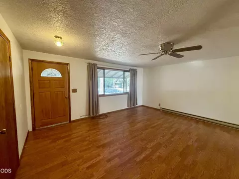 Living - 50842 Deer Forest Dr, La Pine, OR 97739 photo 3 of 4
