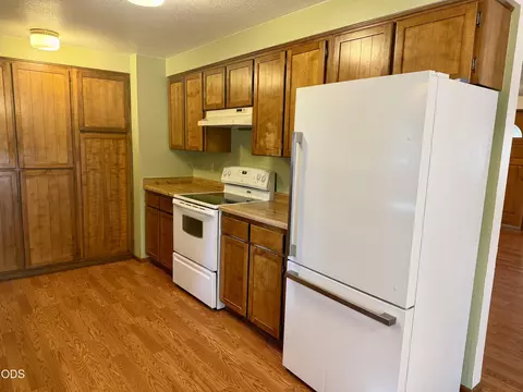Kitchen - 50842 Deer Forest Dr, La Pine, OR 97739 photo 2 of 3