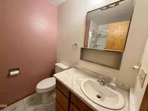 Bath - 50842 Deer Forest Dr, La Pine, OR 97739 photo 1 of 3