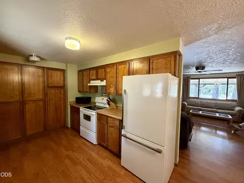 Kitchen - 50842 Deer Forest Dr, La Pine, OR 97739 photo 3 of 3