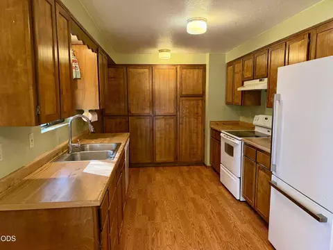 Kitchen - 50842 Deer Forest Dr, La Pine, OR 97739 photo 1 of 3