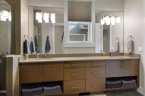 Bath - 1757 NW Fields St, Bend, OR 97703 photo 2 of 6